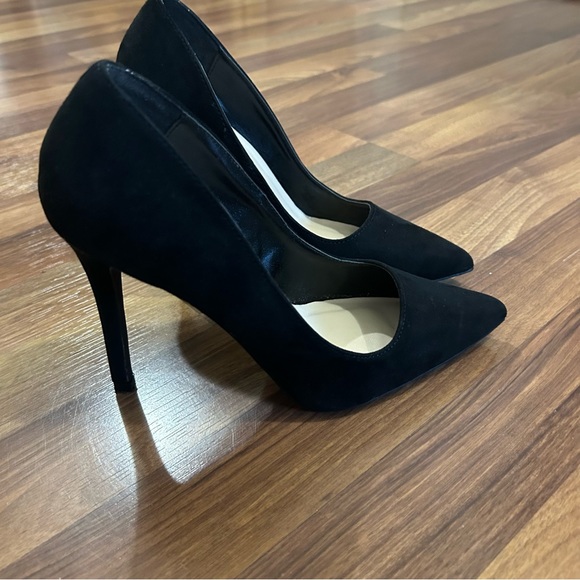 Like new black suede pumps - Picture 4 of 5